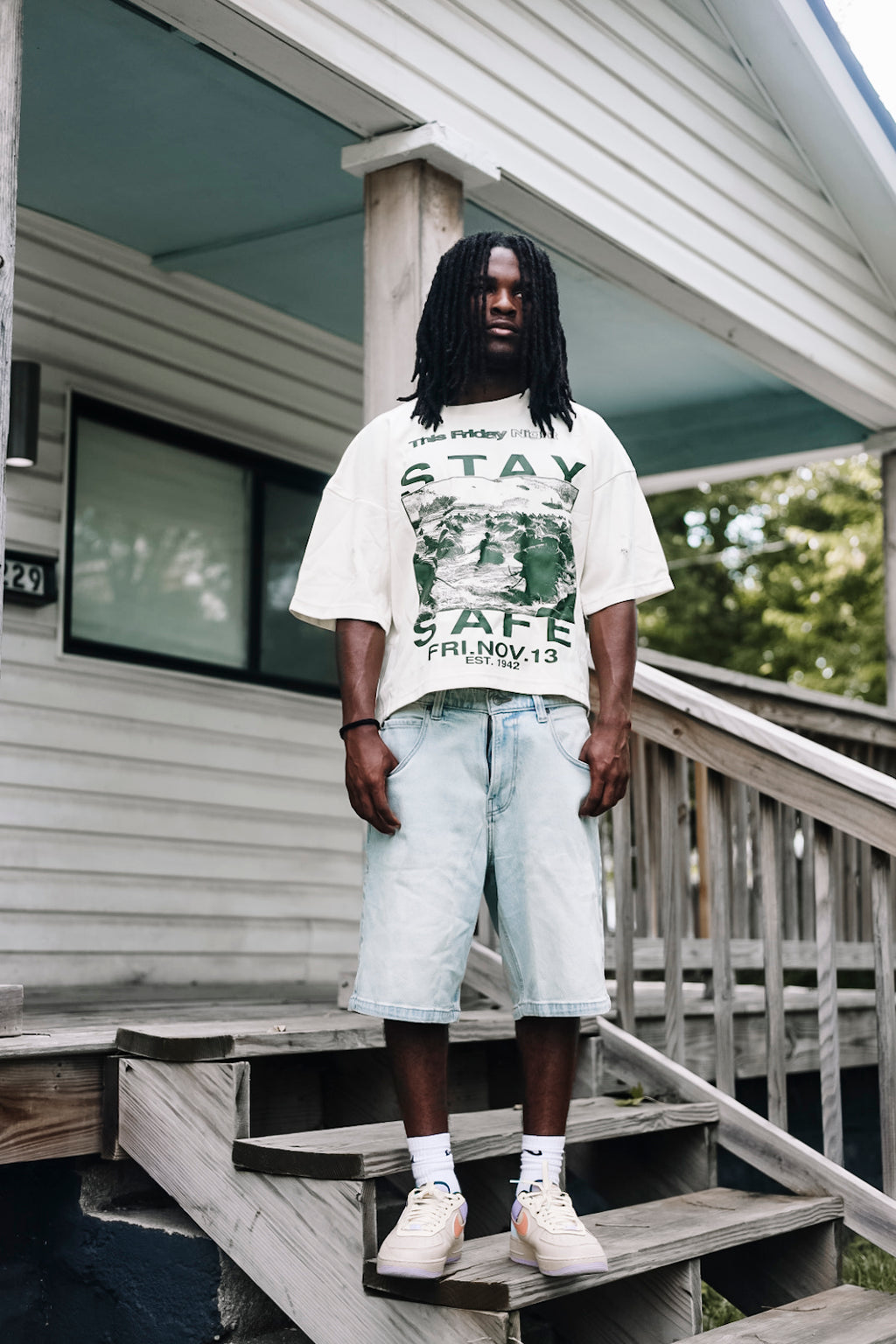 WAR TEE